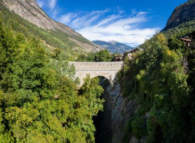 Ponte-acquedotto romano del Pont dâ€™Ael