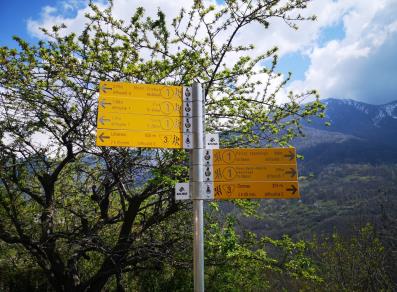 panneaux de randonnée à proximité du hameau Marine (Perloz)