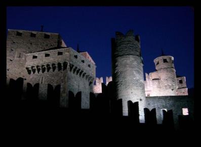 Castillo de Fénis de noche