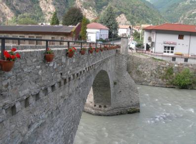 Historische Brücke von Hône