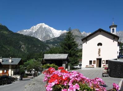 Pré-Saint-Didier and the Mont Blanc massif