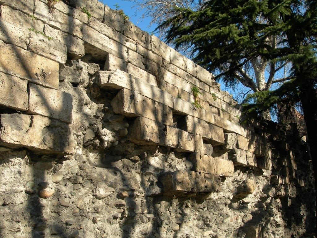 Le long des remparts romains 