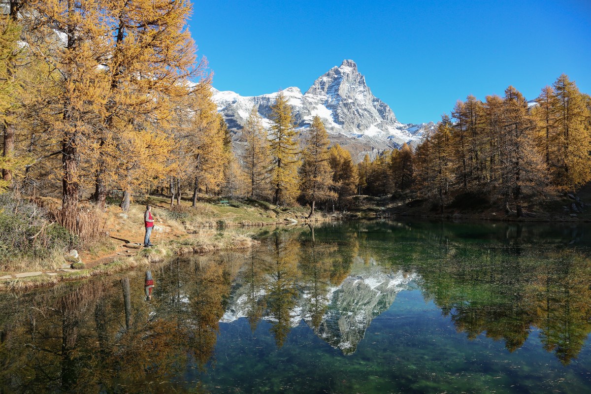 Blue lake at Breuil-Cervinia