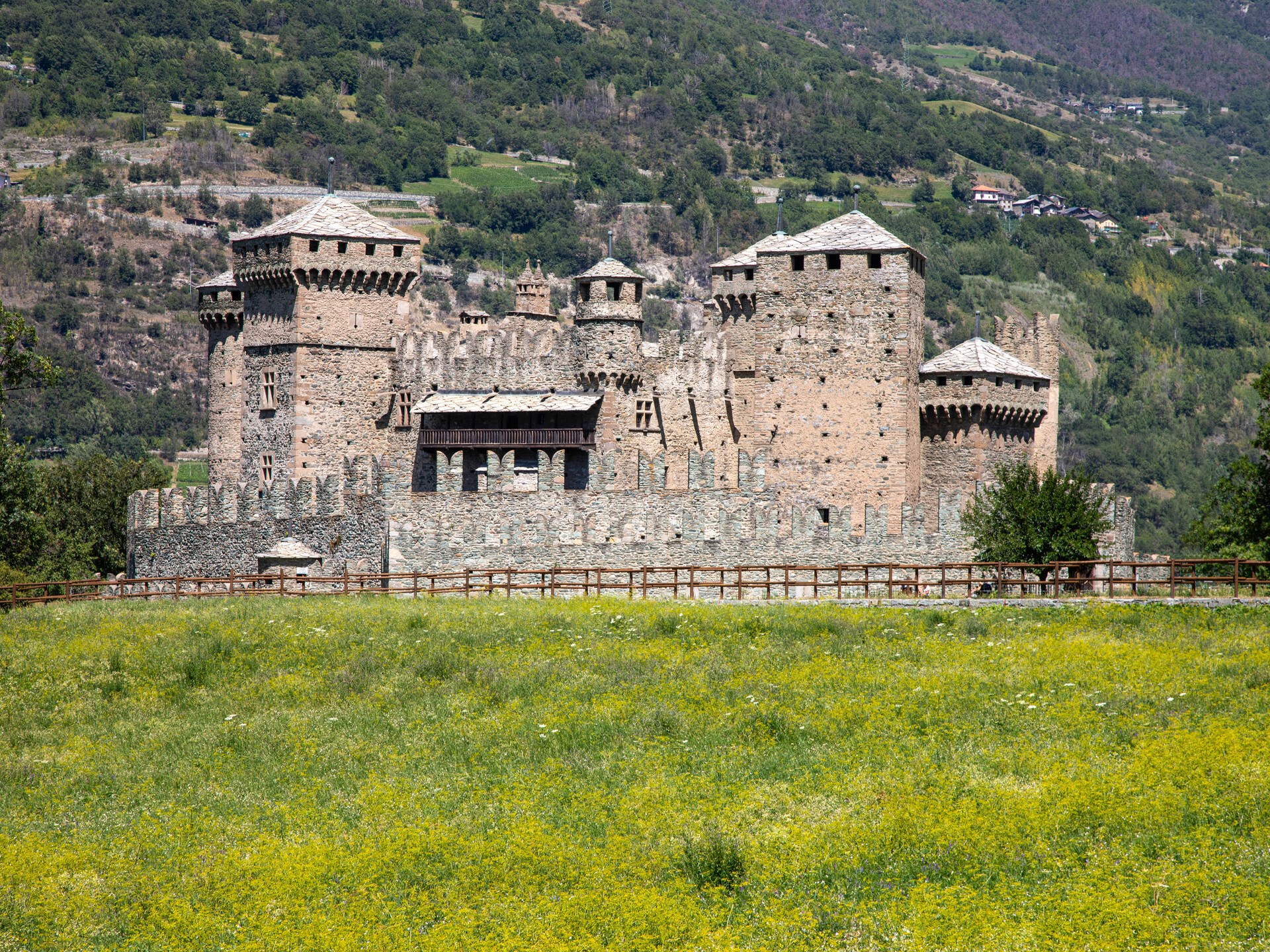 Medieval castles, towers and strongholds