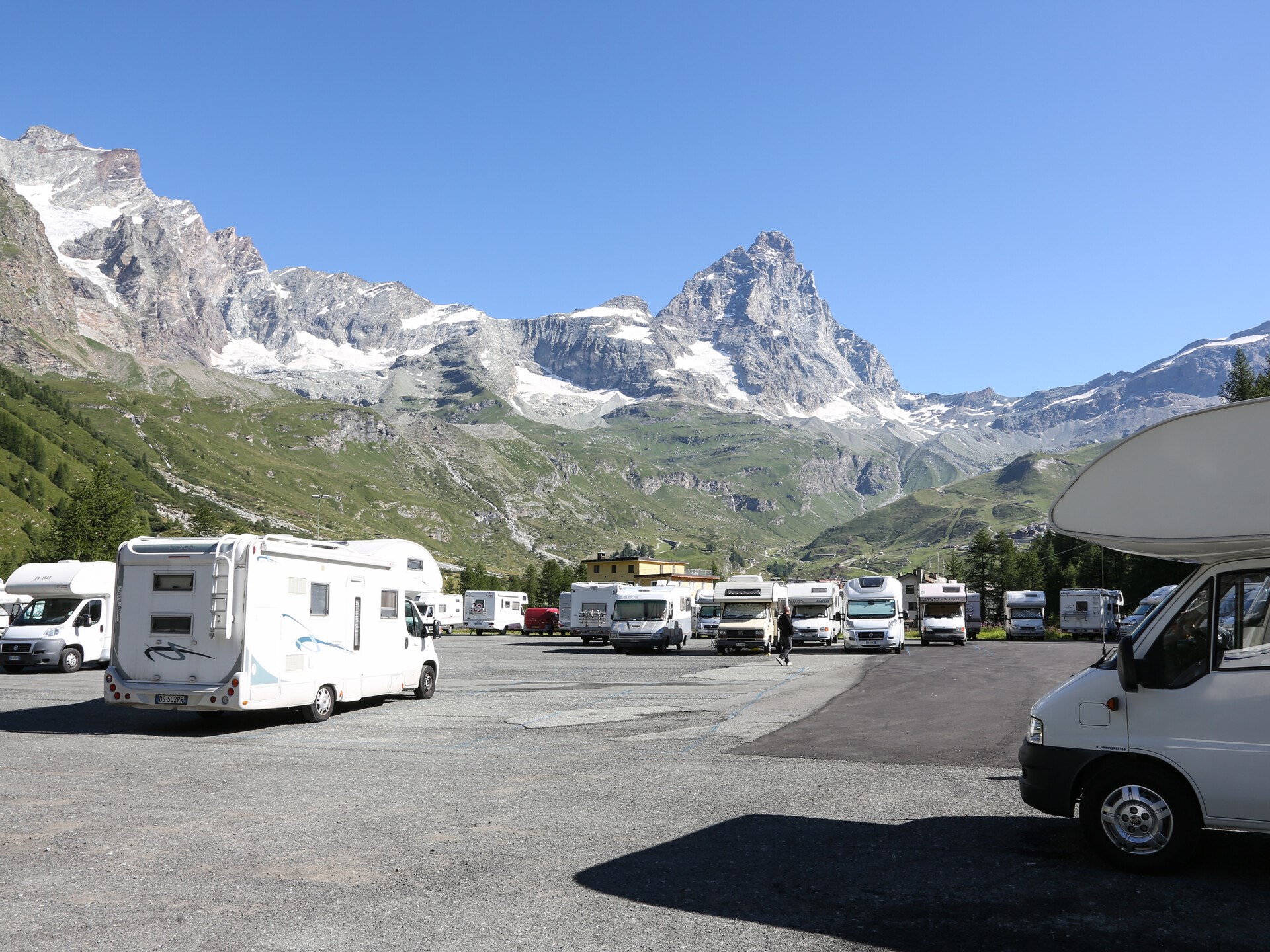 Banner aree sosta camper fra