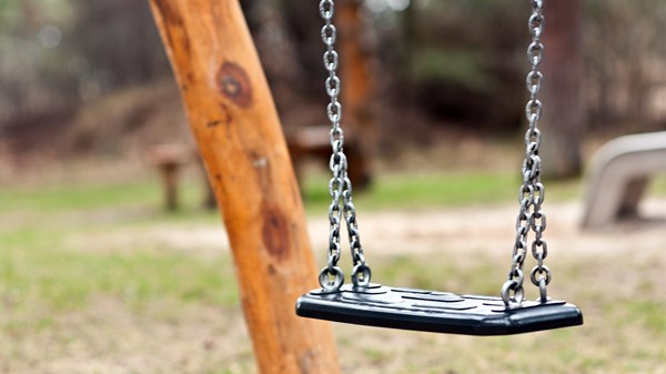 Parque infantil municipal en localidad Kiamourseyra