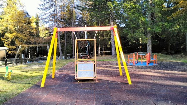 Parc de jeux pour enfants - aire pique-nique - loc. Champlong