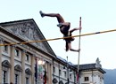 Le saut à la perche sur la place