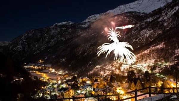 Fiaccolata e fuochi di fine anno