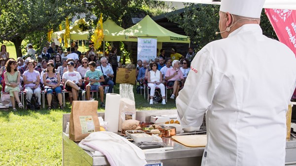 Food markets and show cooking