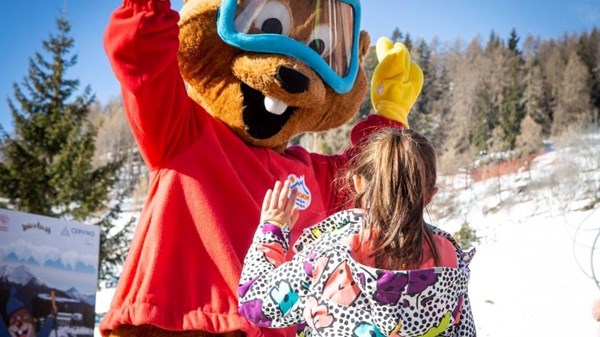 Entertainment for children in the winter park