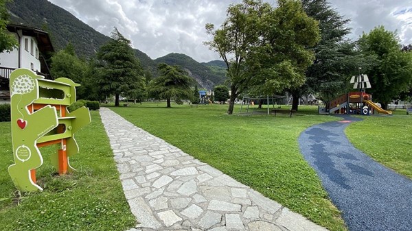 Yoga au parc pour enfants