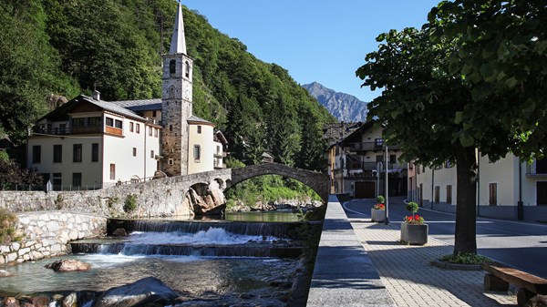 Mostra di pittura "La montagna, i fiori e la sua gente"