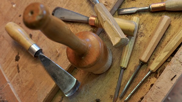 “Giving soul to wood” with Osvaldo Figerod