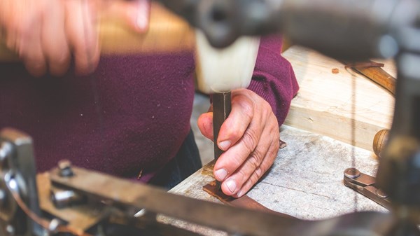 Laboratorio manuale con l'artigiano