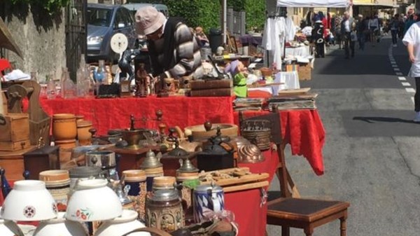 Second-Hand and Swap Street Market