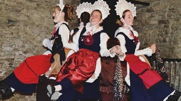 Spectacle du groupe folklorique Les Sallereins