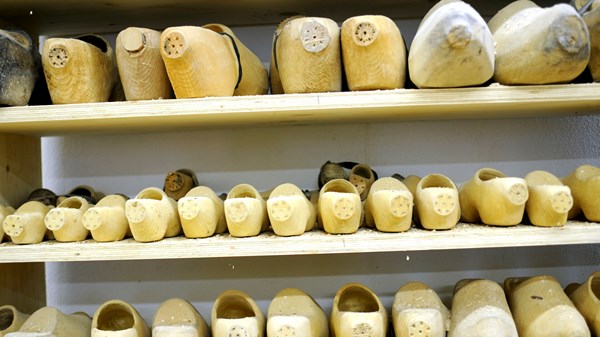 Auf den Spuren des Goldes: Antagnod, der Holzschuhmacher und die Bergbauerinnerungen