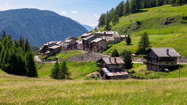 Sentieri di storia e benessere: L'importanza fondamentale dei colli nella storia