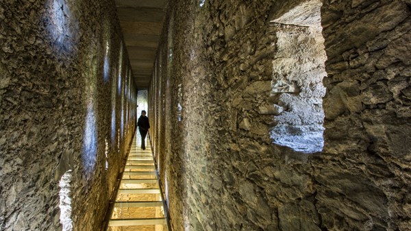 Pont d'Ael: dove la tecnica idraulica romana sfida la montagna - Visita per adulti