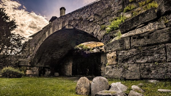 Sotto i ponti — Due storie appartate sotto lo scorrere del tempo