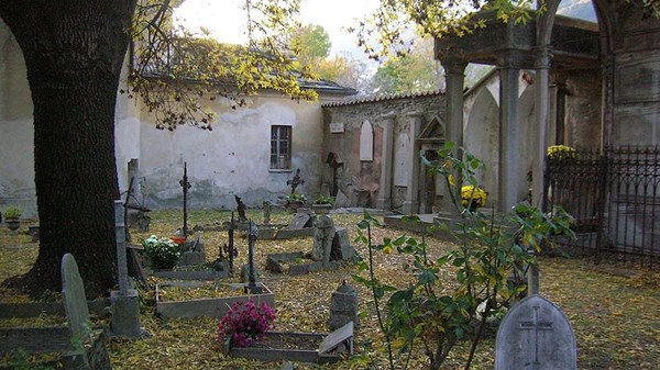 Autunno al cimitero del Borgo