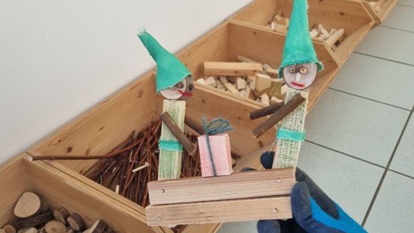 Mani sull’albero: Elfi in azione - Atelier di legno per bambini
