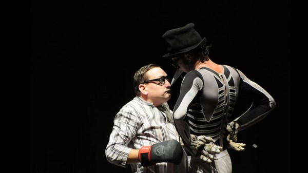 Enfanthéâtre – Storia di un uomo e la sua ombra