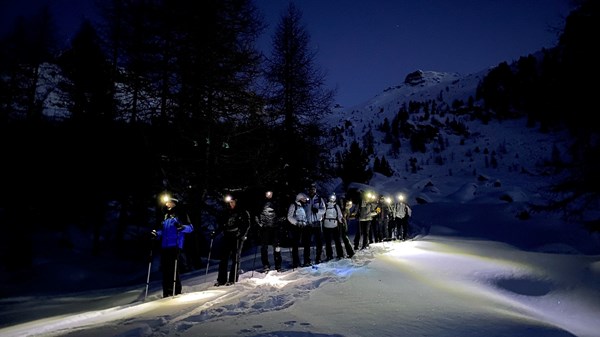 Raquettes au coucher du soleil dans le Val d'Ayas