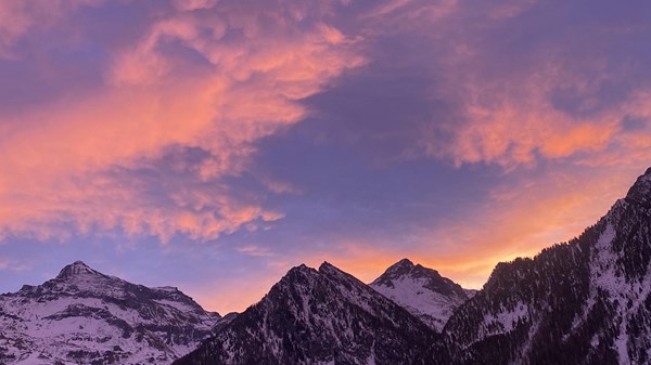Incanto del bosco imbiancato e scorci mozzafiato sul Monte Rosa