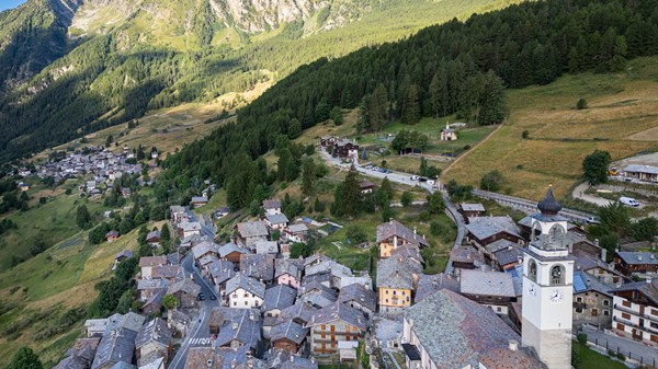 Visite guidée aux villages de Antagnod et Lignod