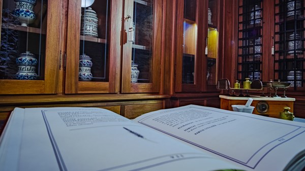 Les lundis des Ancien Remèdes - Un apothicaire au XVe siècle/Un farmacista nel XV secolo