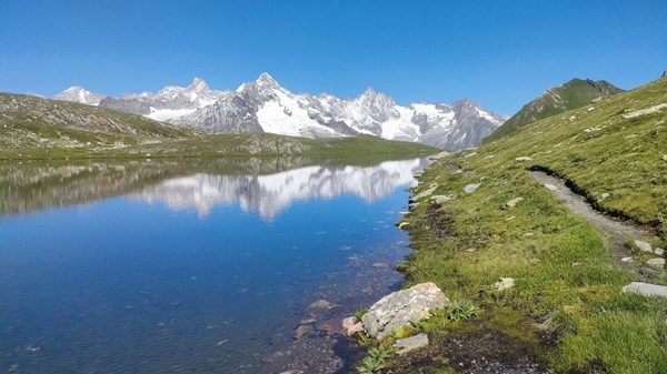 The mountain passes and lakes of the Upper Great Saint Bernard Valley 
