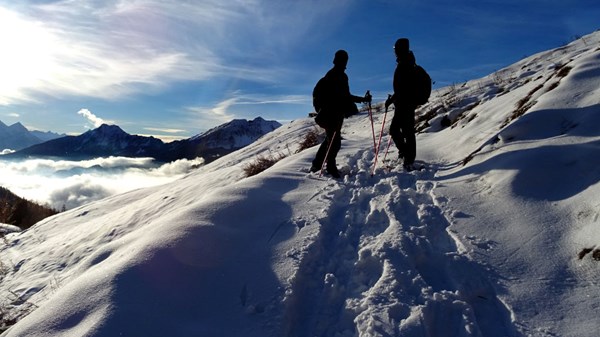 Excursion with snowshoes and lunch in Chamois