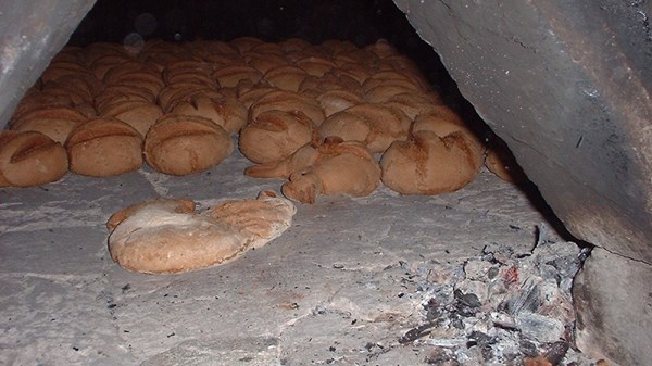 Cottura del Pane Nero con metodi tradizionali