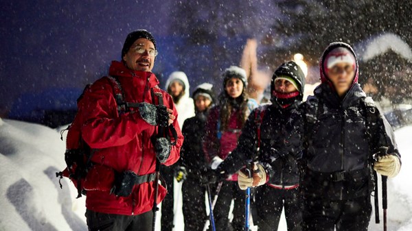 Snowshoe excursion with aperitif at night.