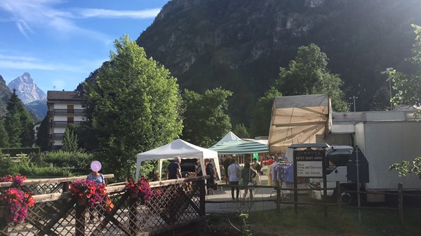 Open-air market of Antey-Saint-André: Saturday