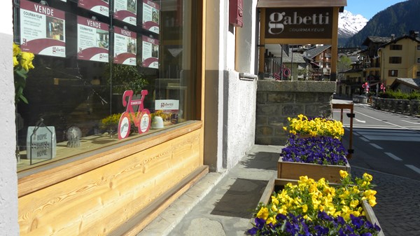 Agenzia immobiliare "Abitare Courmayeur"