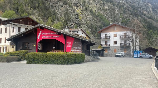 Place Attilio Rolando parking