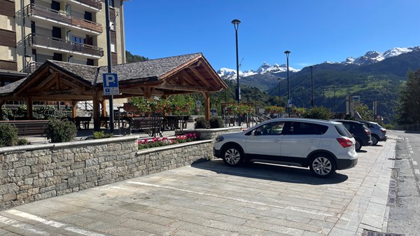 Parcheggio Place Frutaz (ufficio turistico)