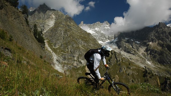 Sirdar Montagne et Aventure