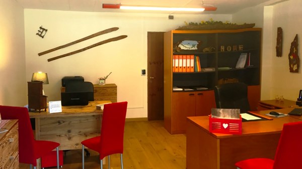 Agenzia immobiliare "La Casa"