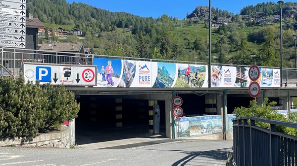 Parcheggio coperto e scoperto  Frutaz