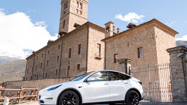 Mietwagen Tesla Model Y Long Range 