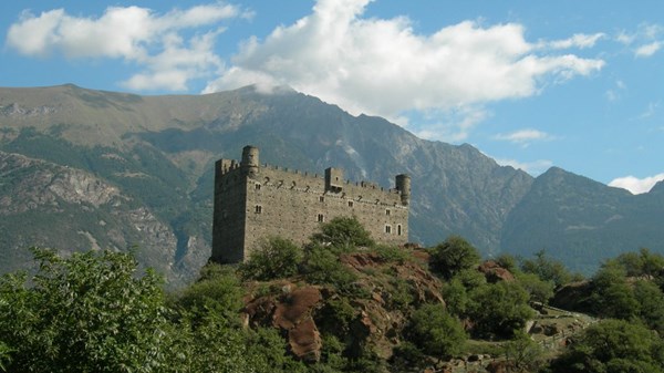The charm and elegance of the castles of the central Valley