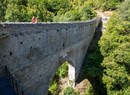 Die römische Aquäduktbrücke von Pont d'Ael