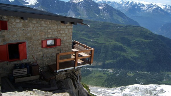 Equipped trail to the Boccalatte mountain hut