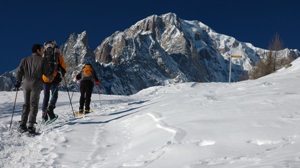 In snowshoes up to Bertone Refuge