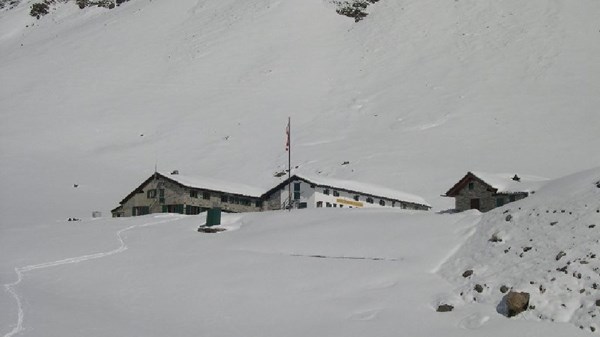 En raquetas de nieve al Refugio Vittorio Sella