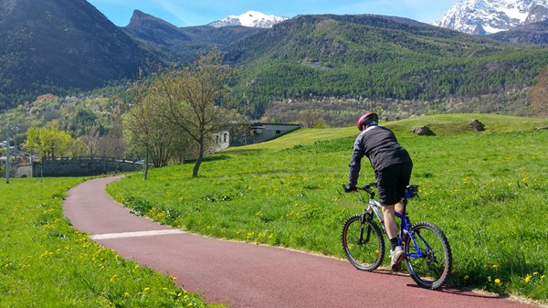 Piste cyclable et piétonne Sarre -  Pontey